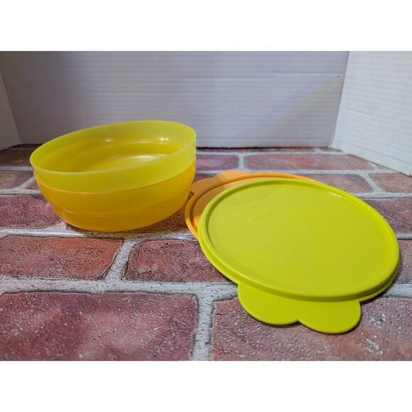 Lot of 2 Tupperware 2415B Cereal Bowls and Lids Seals Lime Green & Orange - Picture 3 of 7